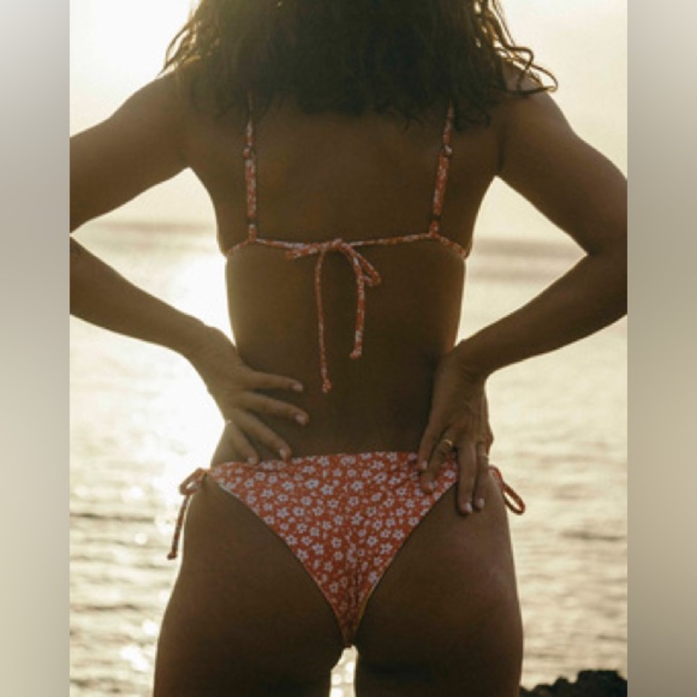 Billabong 💛 Floral Reversible String Cheeky Tanga Bikini Bottom